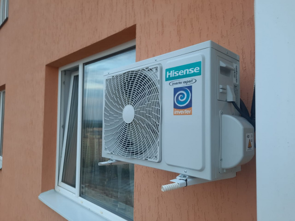 Продажа и установка кондиционера с использованием альпиниста